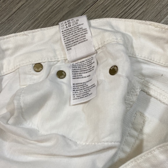 American Eagle White Distressed Stretch Denim Skirt. Size 2 - Picture 3 of 9
